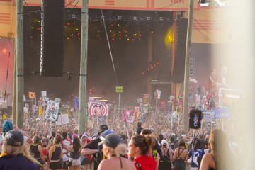 Sit Or Stand? Incident At Jelly Roll Concert Sparks Debate About Concert Etiquette