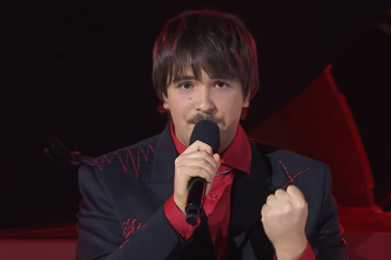 Marshall Hamburger performing on 'Australian Idol'