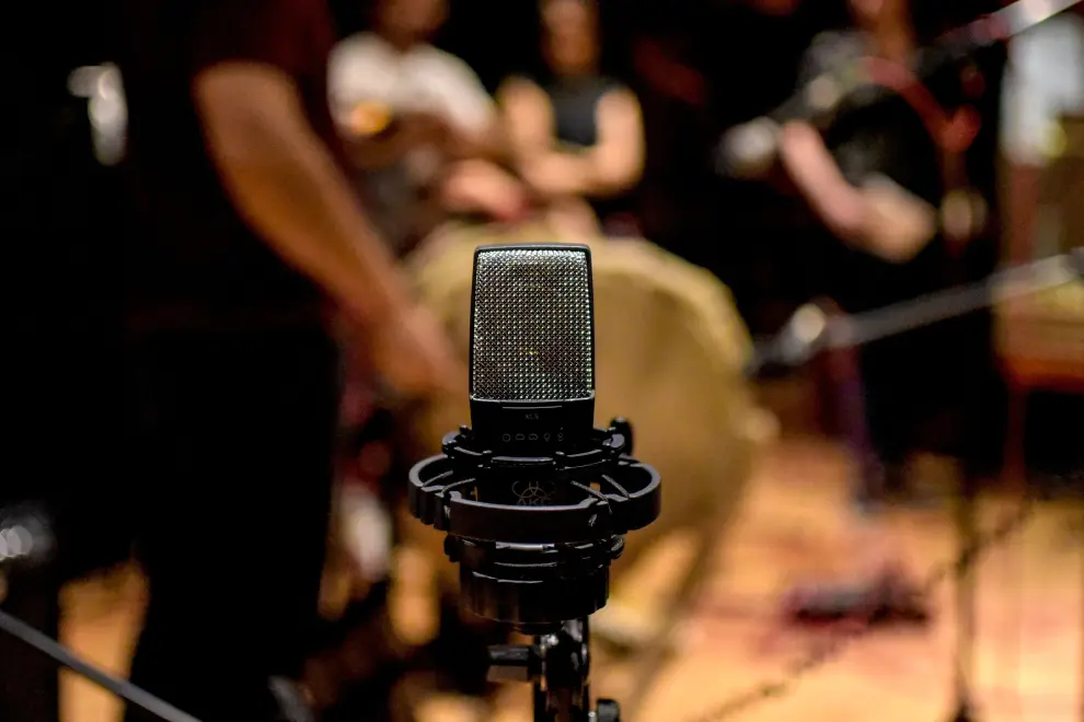 Microphone set up to record