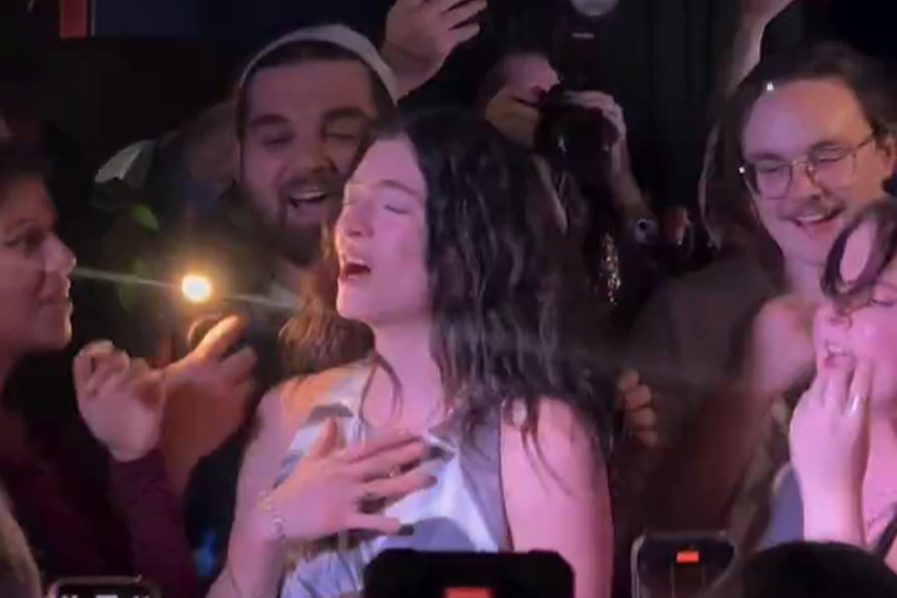 Lorde dancing with fans @ Mary's Underground