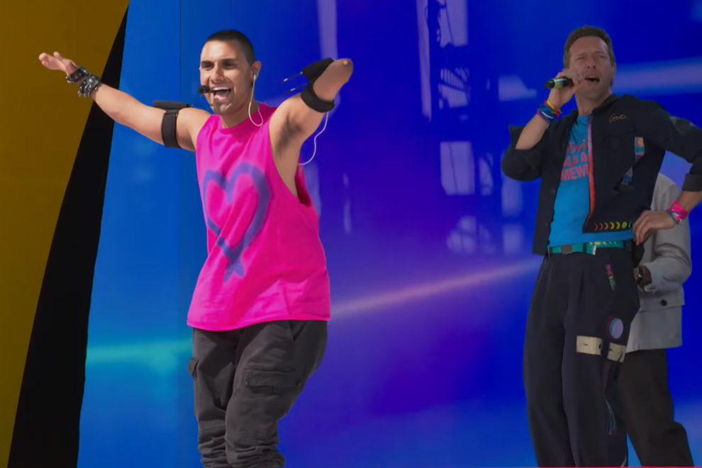 Emmanuel Kelly performing with Coldplay