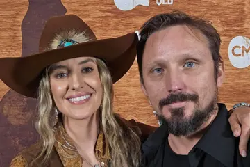 Lainey Wilson, Crossy