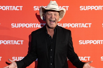 Troy Cassar-Daley Takes Home Support Act's Excellence In Community Award At Music In The House 2025