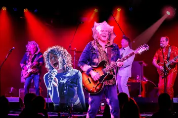 Bob "Bongo" Starkie performing live