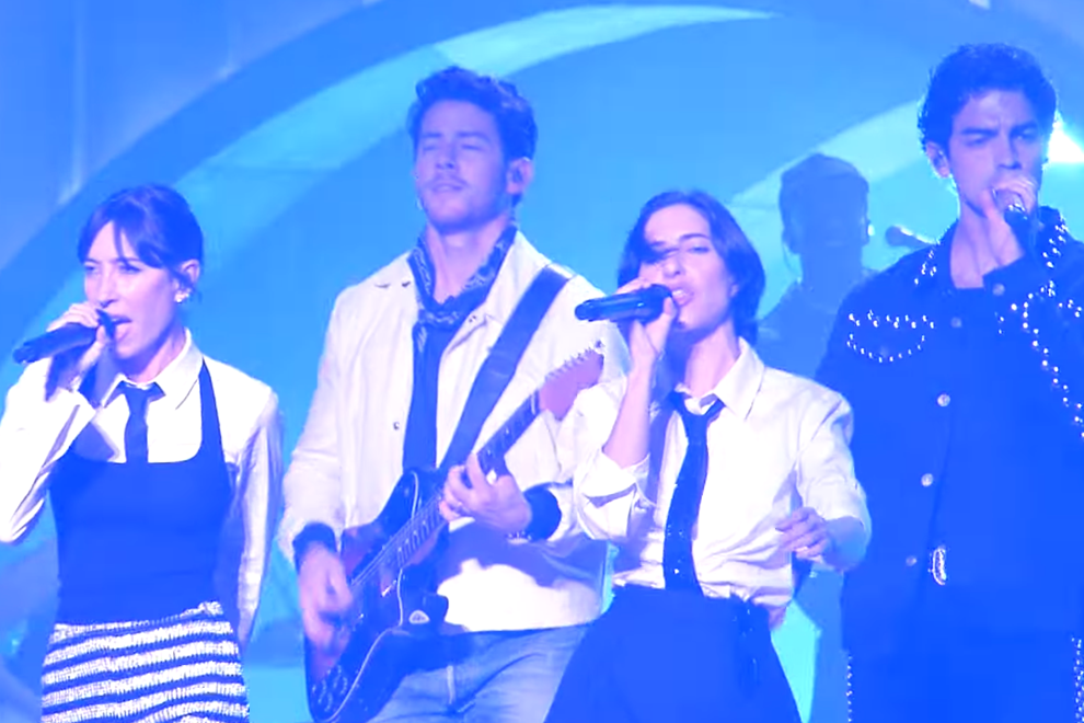 The Veronicas and Jonas Brothers performing live