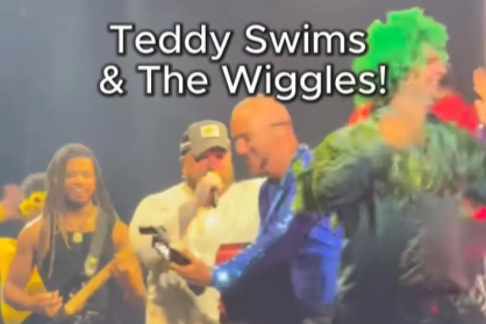 Teddy Swims performing with The Wiggles