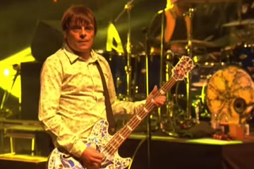 Mani performing with The Stone Roses