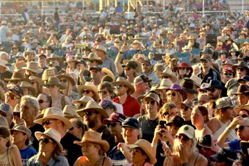 Savannah Sounds crowd