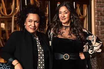Vika & Linda Bull