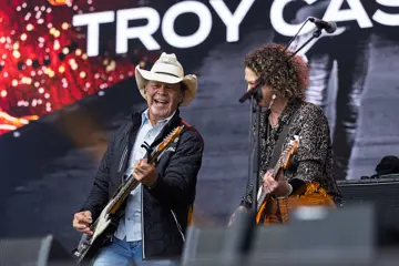 Troy Cassar-Daley at the Mundi Mundi Bash