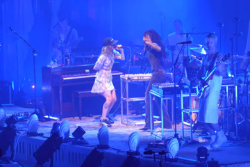 Hayley Williams and Rico Nasty performing 'Airplanes'