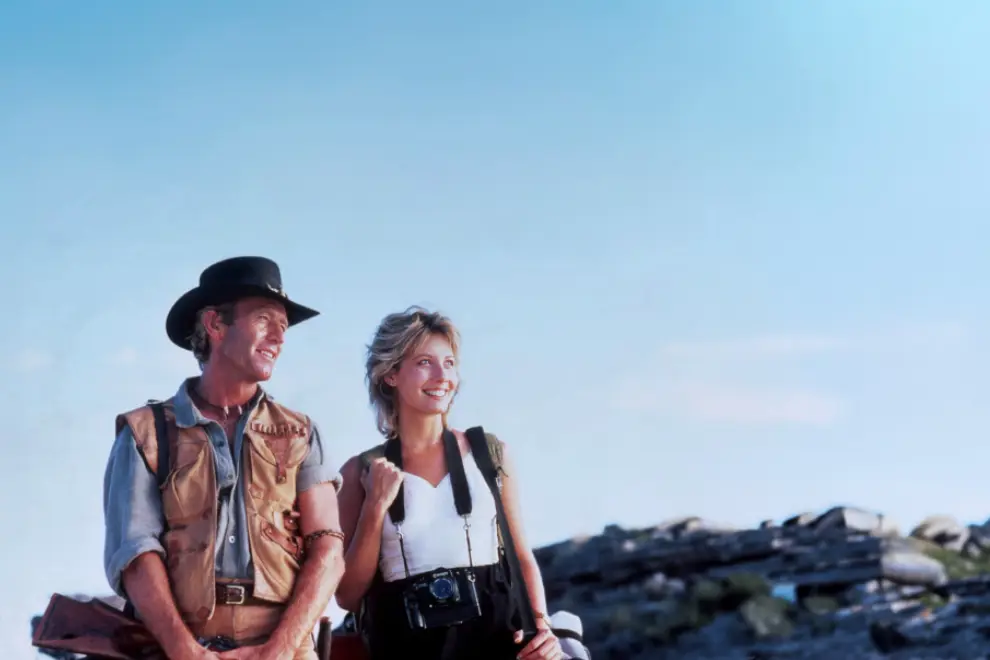 Mick Dundee (Paul Hogan) and Sue Charlton (Linda Kozlowski) in 'Crocodile Dundee'