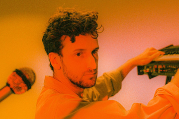 Welcome to Harvey Sutherland's "really fun acid disco mega sequenced dance music experience"