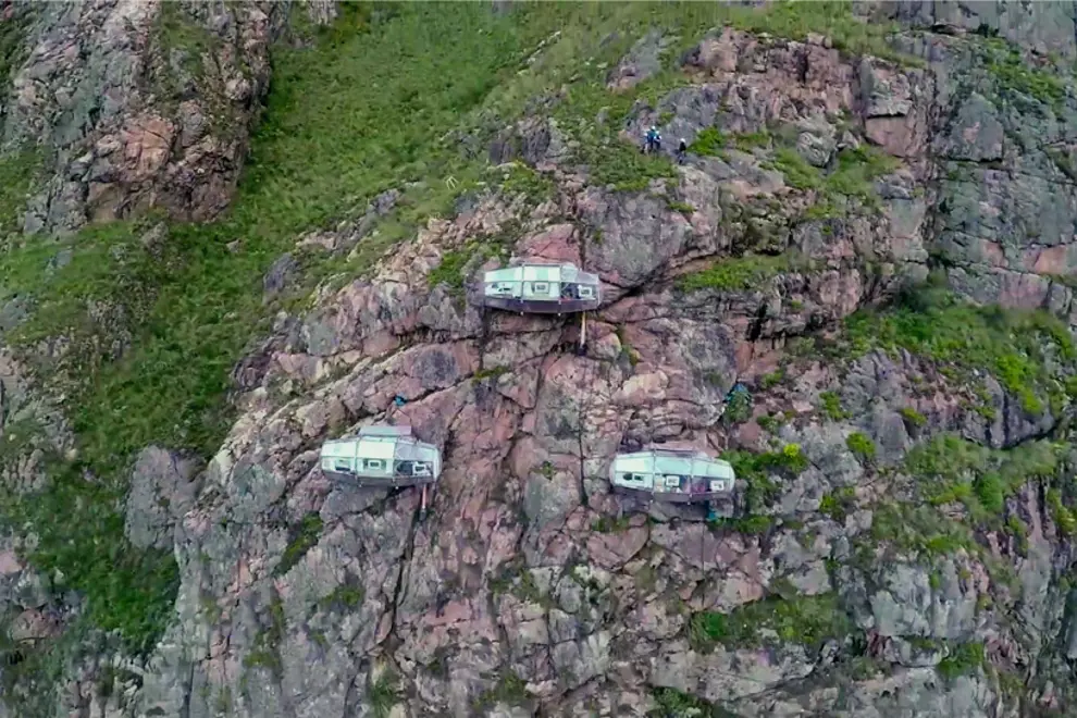 skylodge adventure suites natura vive glass pods peru designboom 02